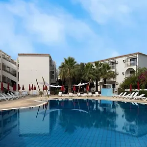 Amore Hotel Apartments 3* Πρωταράς