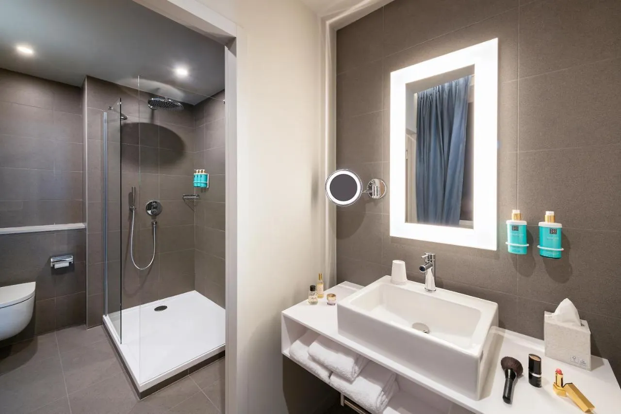 Novotel Paris 20 Belleville 4*,  France